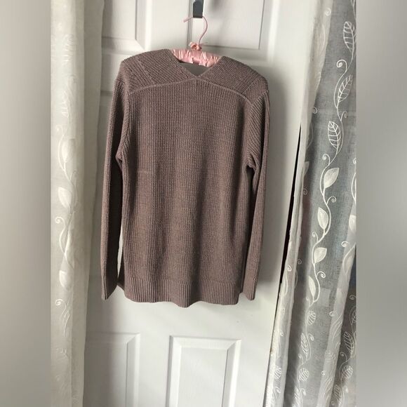 Eddie Bauer Women’s V-Neck Knit Sweater, Size small, Side Slits oversized - Picture 8 of 8